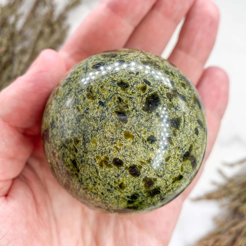 Шар из змеевика 