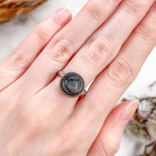 Кольцо с кварцевым кошачьим глазом