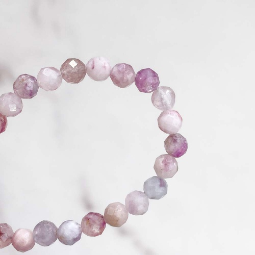 Браслет из лепидолита в породе (огранка)