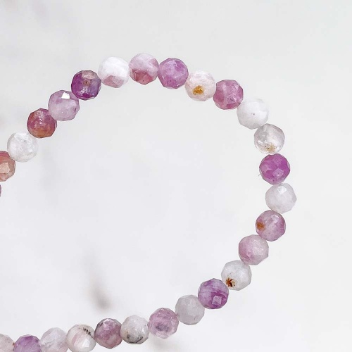 Браслет из лепидолита в породе (огранка)
