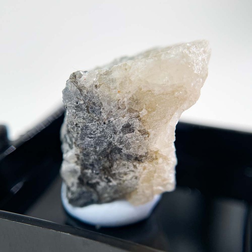 Иолит (кордиерит) в боксе