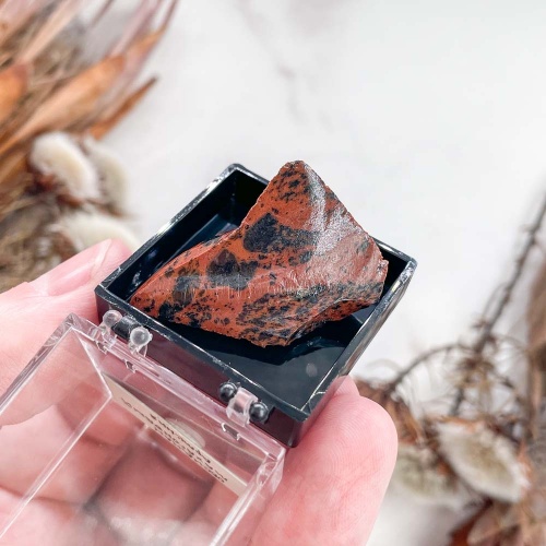 Обсидиан махагоновый в боксе