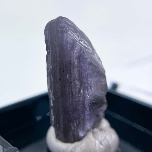 Танзанит в боксе