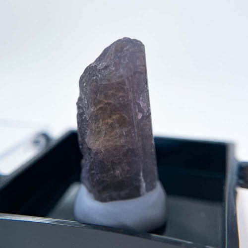 Танзанит в боксе