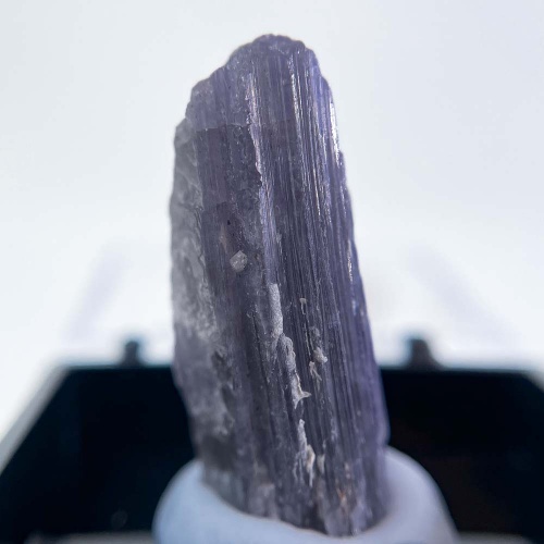 Танзанит в боксе