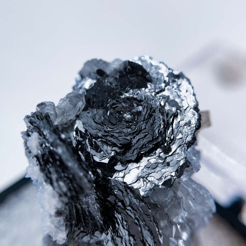 Гематитовая роза в боксе