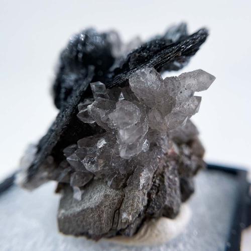 Гематитовая роза в боксе