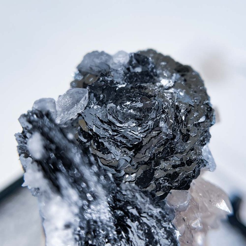 Гематитовая роза в боксе