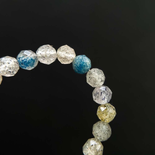 Браслет из троллеита в породе (огранка)