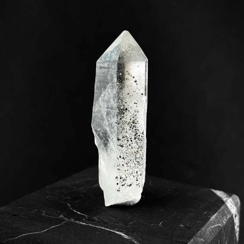 Кварц с гематитом 