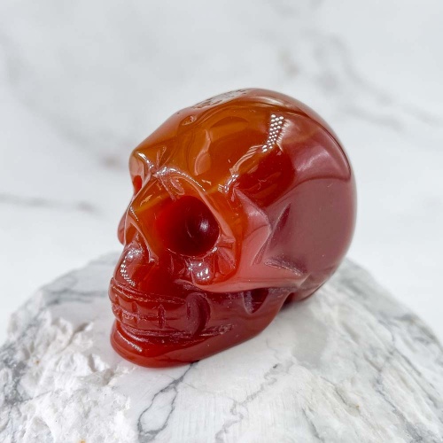 Череп из сердолика