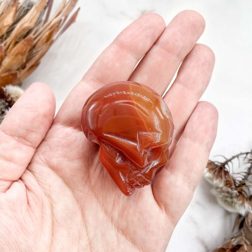 Череп из сердолика