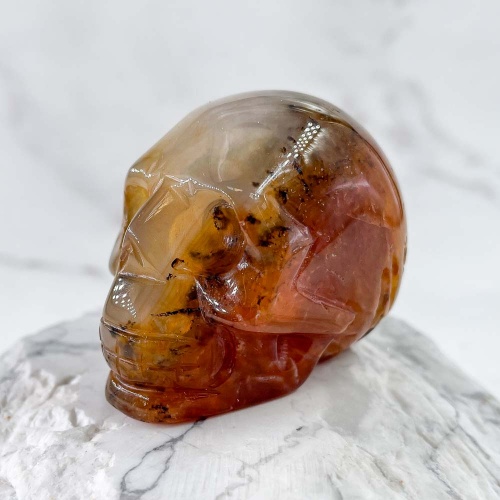 Череп из сердолика