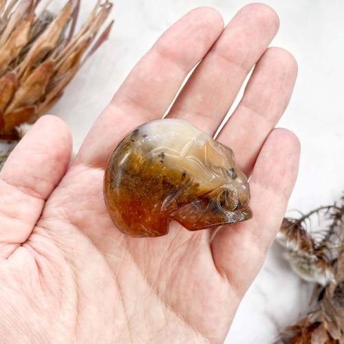 Череп из сердолика