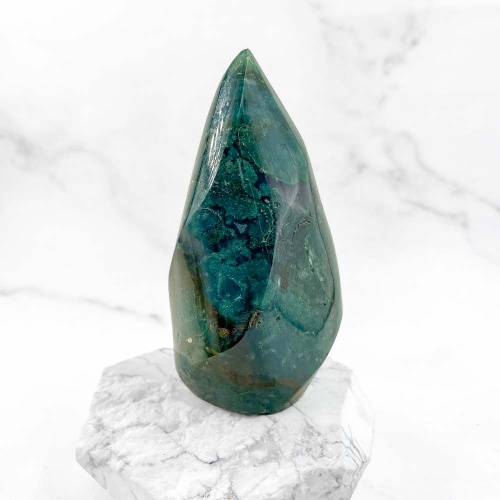 Обелиск "Пламя" из агата мохового