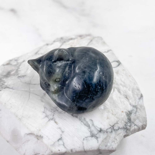 Кот из лабрадора (лабрадорита)