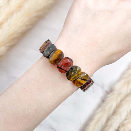 Браслет из тигрового, соколиного и бычьего глаз