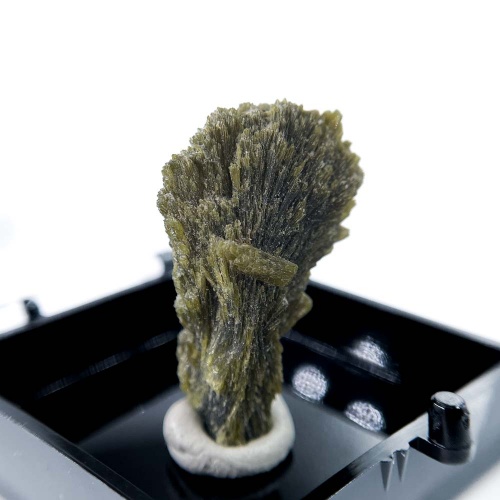 Актинолит в боксе