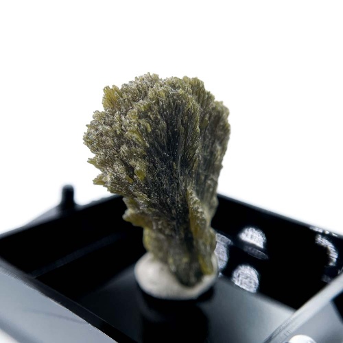 Актинолит в боксе