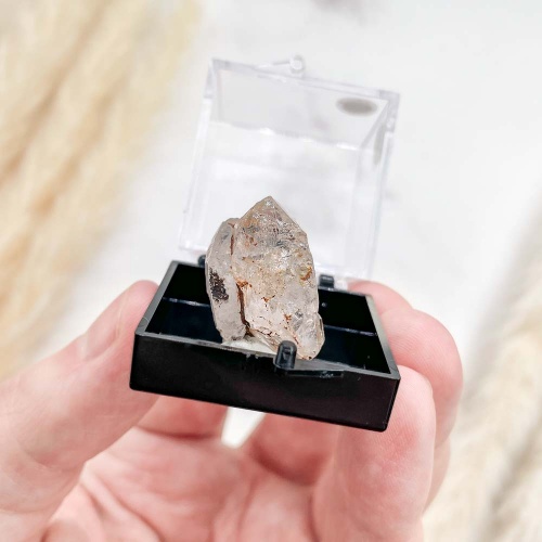 Кварц с нефтью в боксе + УФ