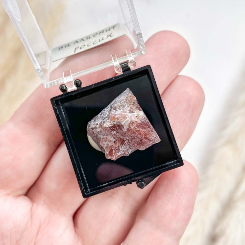 Виллиомит в боксе