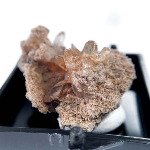 Топаз на риолите в боксе