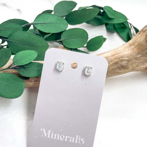 Пусеты из лунного камня