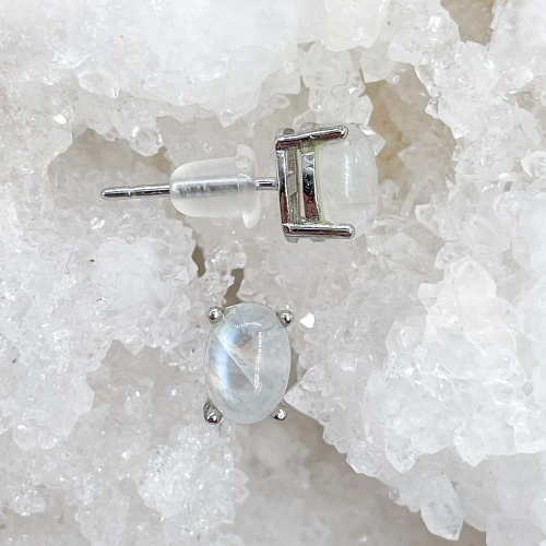 Пусеты из лунного камня