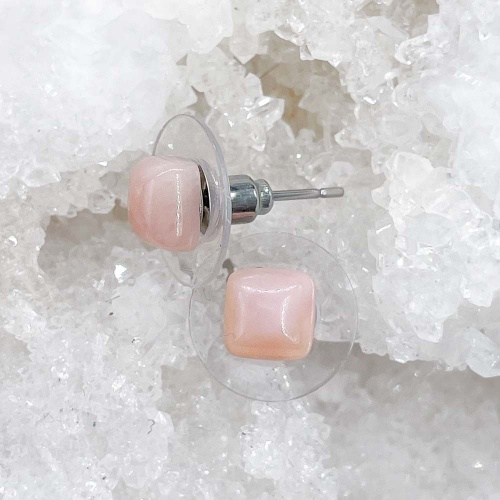 Пусеты из опала розового