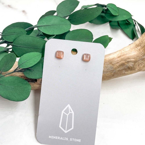 Пусеты из солнечно-лунного камня