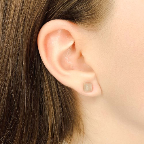 Пусеты из солнечно-лунного камня