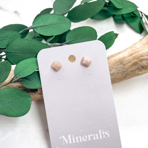 Пусеты из солнечно-лунного камня