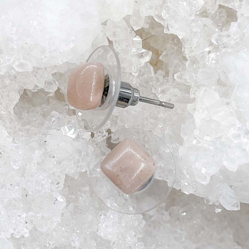 Пусеты из солнечно-лунного камня