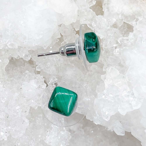 Пусеты из малахита