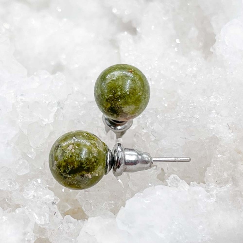 Пусеты из унакита