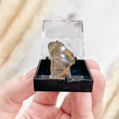 Топаз в боксе