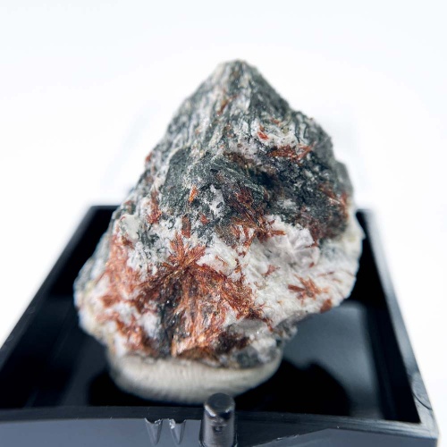 Энигматит в боксе