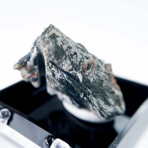 Энигматит в боксе