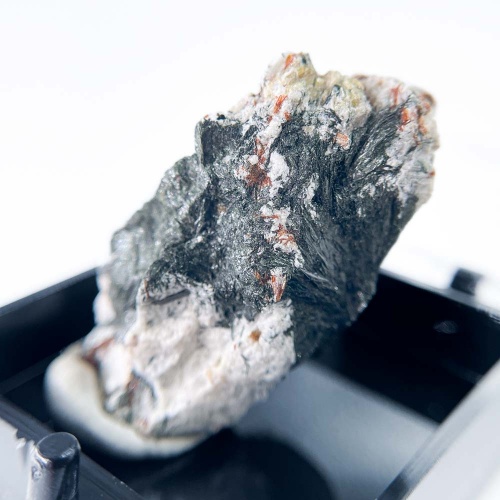 Энигматит в боксе