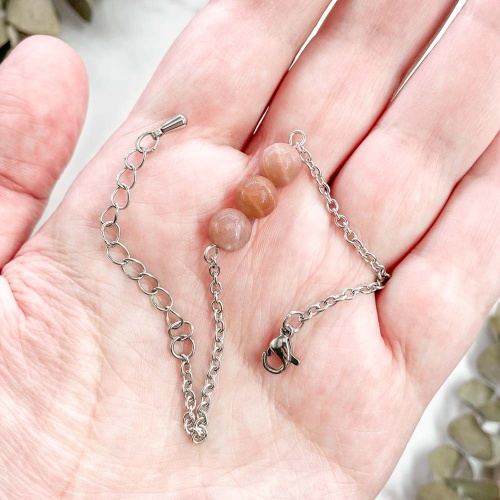 Браслет из солнечно-лунного камня с фурнитурой