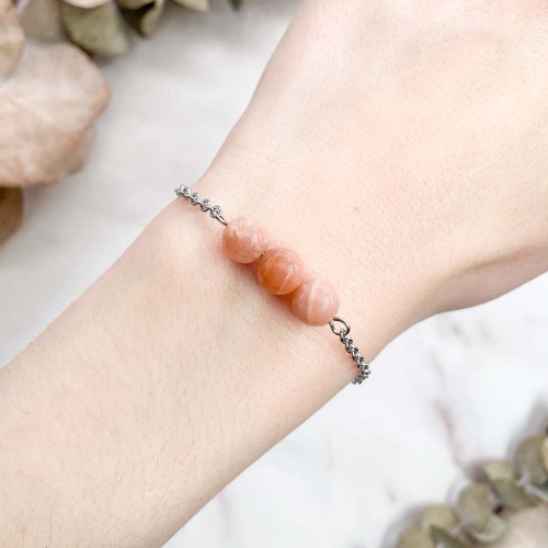 Браслет из солнечно-лунного камня с фурнитурой