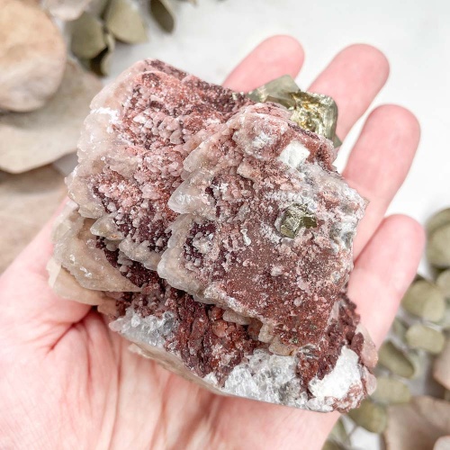 Пирит на кальците с кварцем