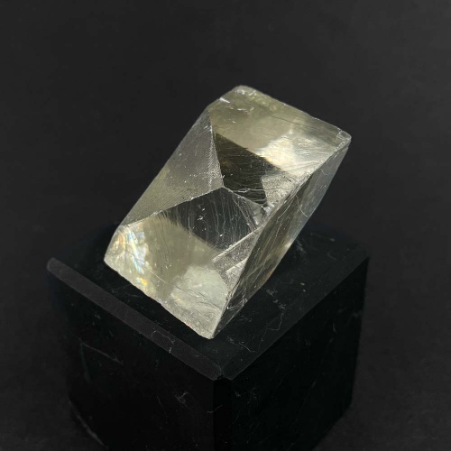 Кальцит выколки (исландский шпат)