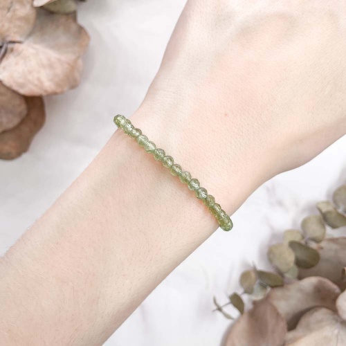 Браслет из апатита зеленого (огранка)