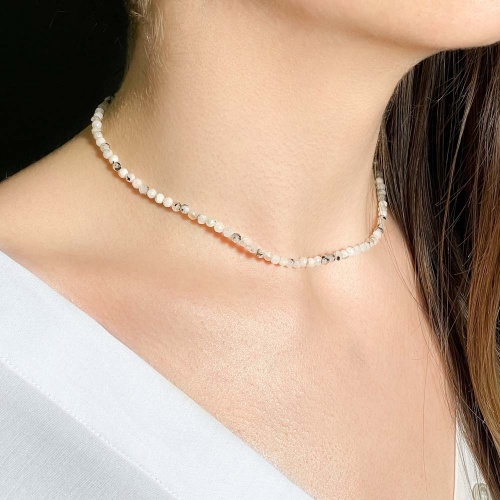 Чокер из лунного камня (огранка)