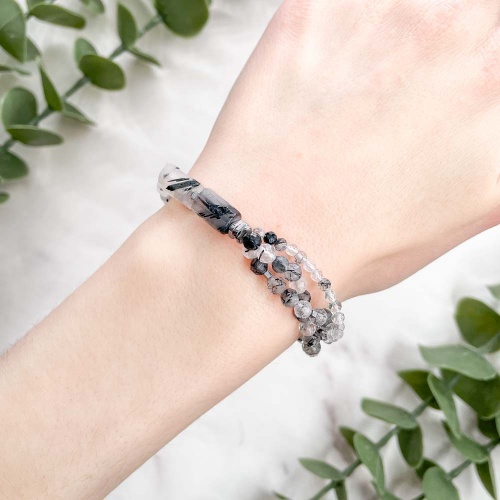 Браслет из кварца с шерлом (турмалином черным) и геметином