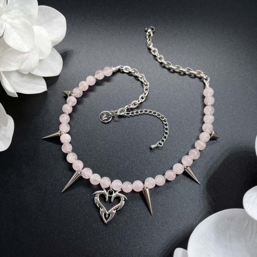 Колье из кварца розового