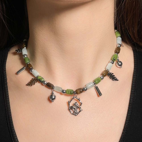 Колье из аквамарина, бронзита и серпентина с геметином