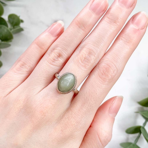 Кольцо с кошачьим глазом кварцевым