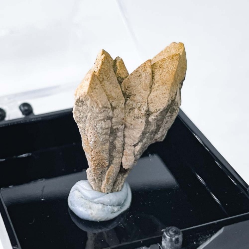 Глендонит в боксе